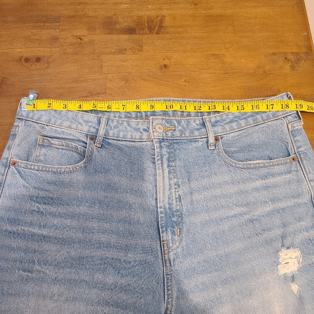 Old Navy Sky High Wide Leg Distressed Jeans - Picture 6 of 8